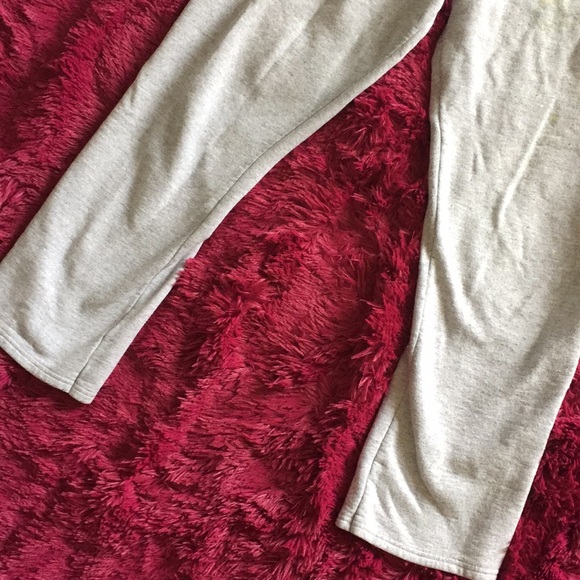 Hanes grey sweatpants - Picture 4 of 9